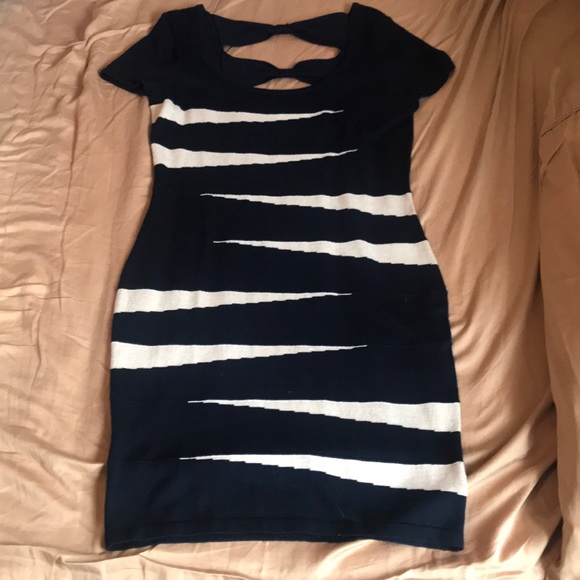 Pink Rose sweater dress - Picture 4 of 7